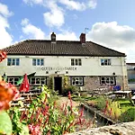 Country Cottage With Church View And Fireplace Near Leeds & York